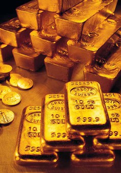 Giá vàng thế giới giảm mạnh xuống mức thấp nhất trong 5 tháng qua