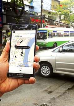 Ngừng cung cấp kết nối xe Grab, Uber dưới 9 chỗ mới tại TP.HCM