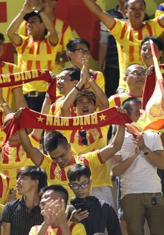 Thắng kịch tính sau loạt luân lưu, CLB Nam Định trụ hạng V.League thành công