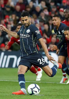 Mahrez đá hỏng 11m, Man City chia điểm đầy tiếc nuối trên sân Liverpool