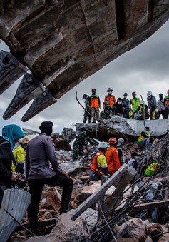 Thảm họa động đất, sóng thần ở Indonesia: Số người chết lên tới gần 2.000 người