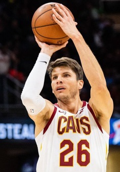 Cleveland Cavaliers chia tay ngôi sao ném 3 điểm Kyle Korver