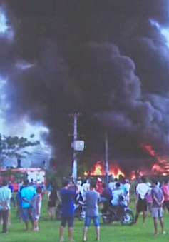 Cháy dữ dội xưởng phế liệu rộng hàng trăm mét vuông ở TP.HCM