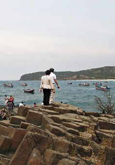 Đông đảo người dân đến du lịch tại Nam Trung Bộ