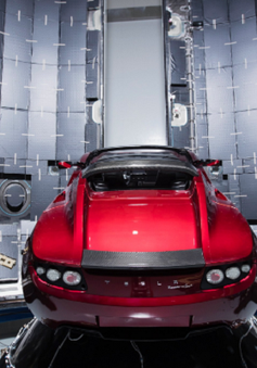 Dự án đưa chiếc ô tô đầu tiên bay ra ngoài vũ trụ của SpaceX