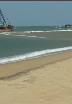 100 tàu cá bị "nhốt" bên trong cửa biển Đà Diễn, Phú Yên