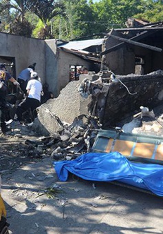 Máy bay lao vào nhà dân ở Philippines, ít nhất 10 người thiệt mạng