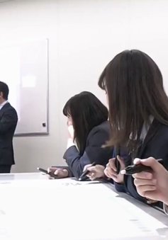 Nhật Bản quy định sử dụng sách giáo khoa điện tử từ năm 2020