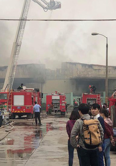 Cháy lớn nhà máy may Hàn Quốc tại KCN Khai Quang (Vĩnh Phúc)
