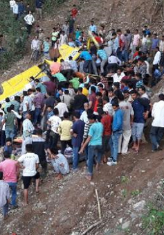 Tai nạn xe bus tại Ấn Độ, ít nhất 30 học sinh thiệt mạng