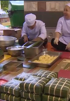 Lần đầu tiên tổ chức thi nấu bánh chưng dâng vua Hùng tại TP.HCM