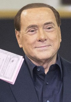Cựu Thủ tướng Italy Berlusconi được phép trở lại chính trường