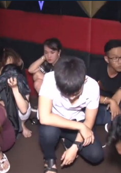 Vĩnh Long: Đột kích quán karaoke, gần 100 thanh niên dương tính với ma túy