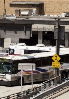 Mỹ: Va chạm xe bus tại hầm ở New York, 32 người bị thương