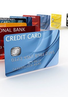 Người tiêu dùng nên làm gì trước "bẫy" thẻ tín dụng?