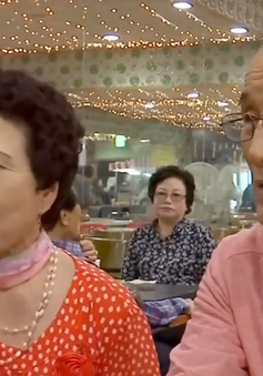 Người già Hàn Quốc đến vũ trường tìm niềm vui giải trí
