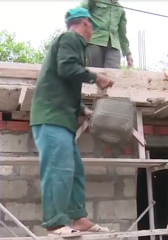 Xây dựng nhà chống bão lụt cho người dân miền Trung