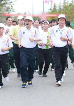 Hơn 1.000 người tham gia ngày hội chạy vì lá phổi khỏe mạnh