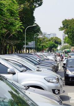 TP.HCM thu phí đỗ xe ô tô dưới lòng đường từ ngày 1/8