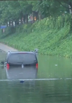 Mưa lũ gây ngập lụt nghiêm trọng ở Trung Quốc