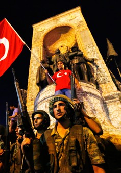 Thổ Nhĩ Kỳ dỡ bỏ lệnh tình trạng khẩn cấp sau cuộc đảo chính năm 2016