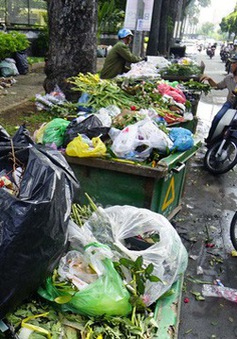 TP.HCM: Bãi tập kết rác gây ô nhiễm, mất an toàn giao thông