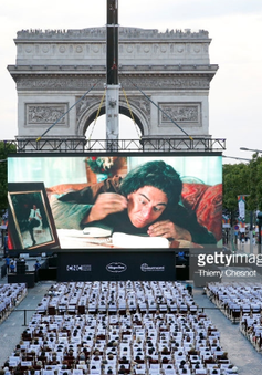 Pháp: Đại lộ Champs-Elysées biến thành rạp chiếu phim khổng lồ