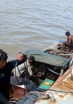 Chưa tìm được hai người mất tích trong vụ chìm sà lan trên sông Sài Gòn