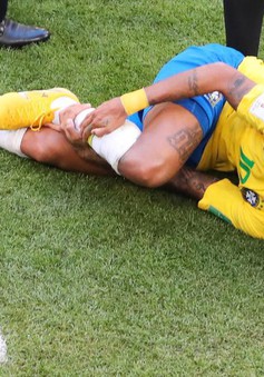 FIFA World Cup™ 2018: "Người ngoài hành tinh" bênh vực thói ăn vạ của Neymar