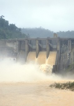 Thủy điện Tuyên Quang đóng 1 cửa xả đáy