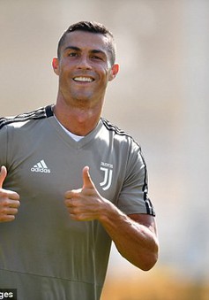 C.Ronaldo đầy hứng khởi trong buổi tập đầu tiên cùng Juventus