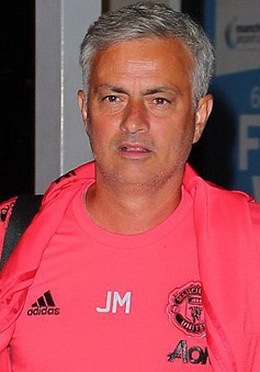 HLV Mourinho thở phào, dẫn đầu bầy Quỷ đỏ về Old Trafford