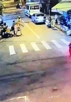 Khởi tố người đánh vào mặt cảnh sát giao thông ở Nha Trang