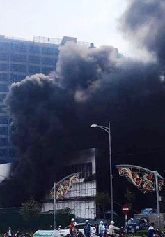 Cháy lớn ở trung tâm thương mại cao nhất TP Yên Bái