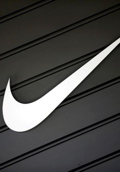 Nhiều người đốt giày, quần áo phản đối chiến dịch quảng cáo mới của Nike