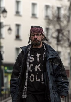 Người vô gia cư trở thành ngôi sao mạng xã hội tại Pháp