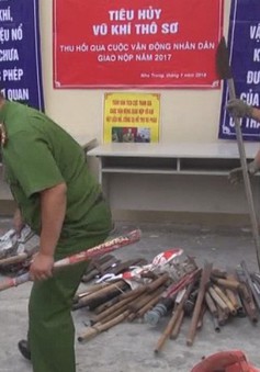 Nha Trang: Tiêu hủy vũ khí thô sơ do nhân dân giao nộp