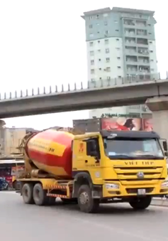 Bất chấp pháp luật, xe tải trọng lớn vẫn lưu thông trong TP Hà Nội vào giờ cấm
