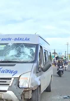 Gia Lai: Xe khách 16 chỗ tông liên hoàn xe máy, 4 người thương vong