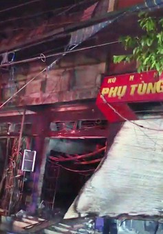 Cháy cửa hàng phụ tùng xe máy tại Lào Cai, 3 căn nhà hư hỏng nặng