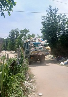 Dân yêu cầu di dời bãi rác tạm vì quá ô nhiễm