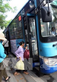 Hà Nội đẩy nhanh cấp thẻ cho người đi xe bus miễn phí