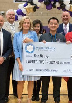 Thầy giáo gốc Việt 27 tuổi đoạt giải thưởng giáo dục uy tín nhất nước Mỹ