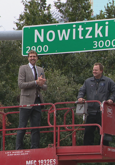 Dirk Nowitzki được đặt tên đường tại thành phố Dallas