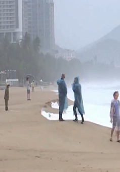 Khánh Hòa khẩn trương di dời người dân trước khi bão số 6 đổ bộ