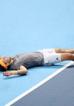 Quật ngã Novak Djokovic, Dominic Thiem lọt vào bán kết ATP Finals