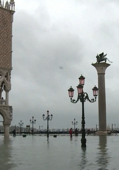 Venice chìm trong biển nước vì ngập lụt