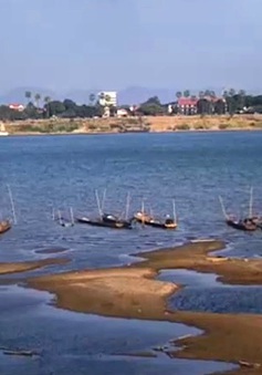 Sông Mekong cạn nước xuống mức kỷ lục