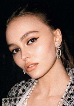 Lily-Rose Depp: Khi V bắt tay Chanel ra siêu phẩm 