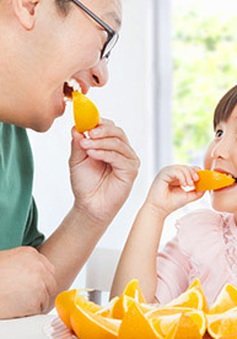 Bố mẹ nên làm gì khi trẻ lười ăn trái cây